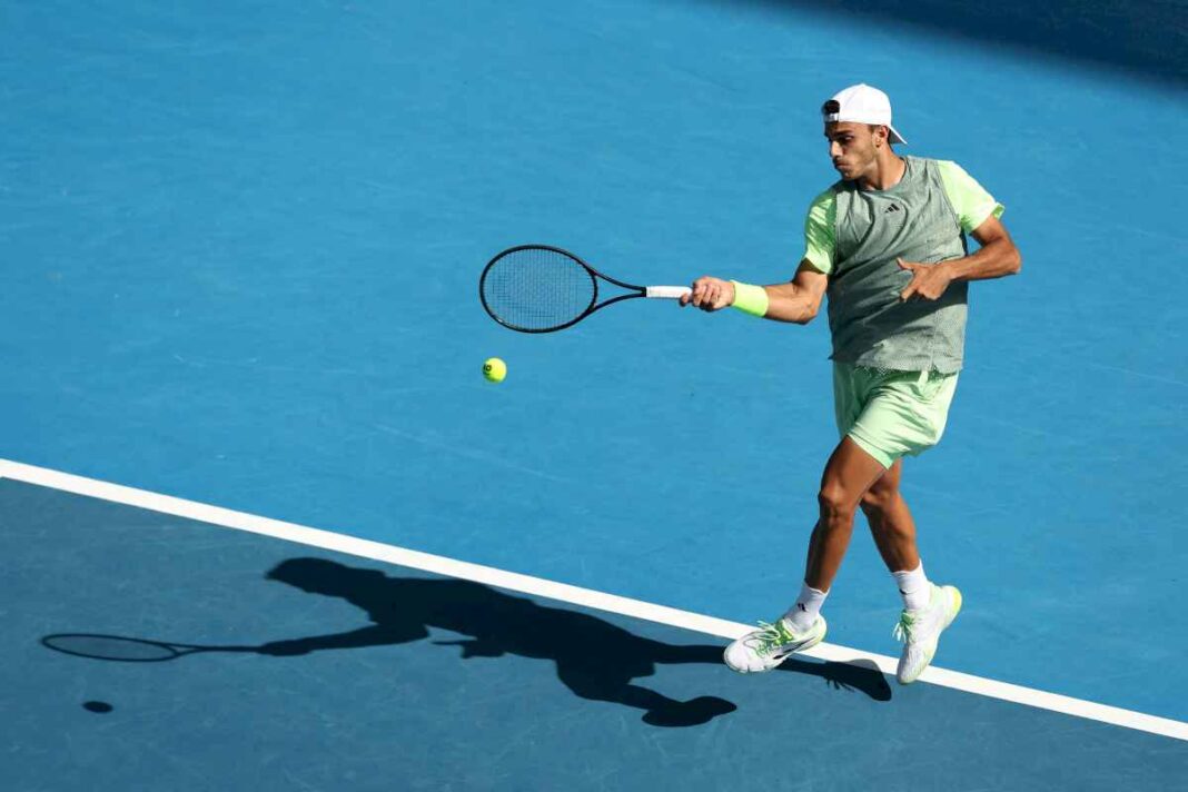 australian-open:-la-legion-argentina-perdio-a-francisco-cerundolo,-pero-tiene-a-sebastian-baez-en-la-tercera-rueda