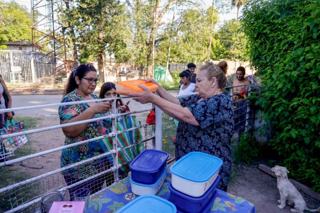 es-jubilada,-abrio-un-comedor-en-su-casa-y-su-familia-le-pide-que-lo-cierre:-no-puedo-dejar-a-mis-vecinos-sin-comida