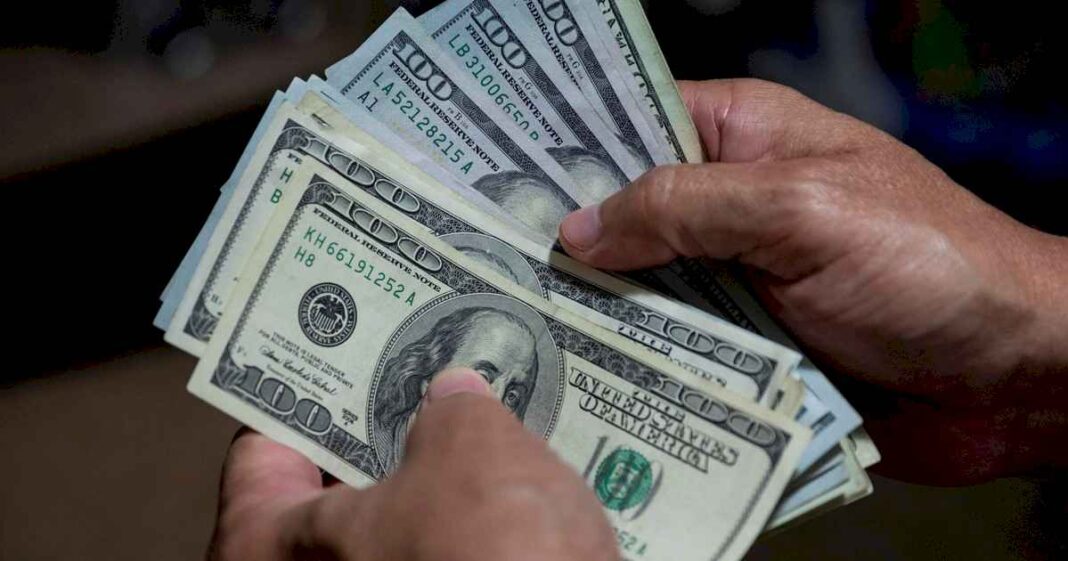 dolar-blue-hoy:-a-cuanto-cotiza-este-lunes-29-de-enero