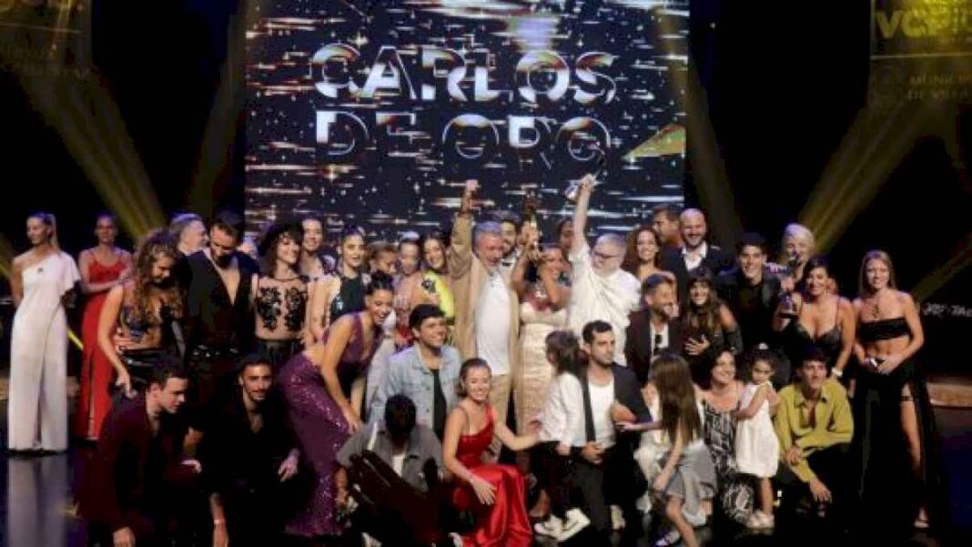 premios-carlos-2024:-triunfo-abrumador-de-«mamma-mia!»-que-se-llevo-el-oro-y-flor-pena-reclamo-por-los-fondos-para-la-cultura