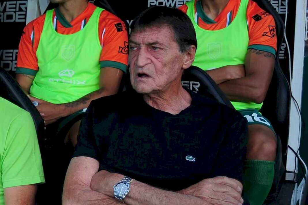 julio-falcioni-se-descompenso-en-el-entrenamiento-y-fue-internado