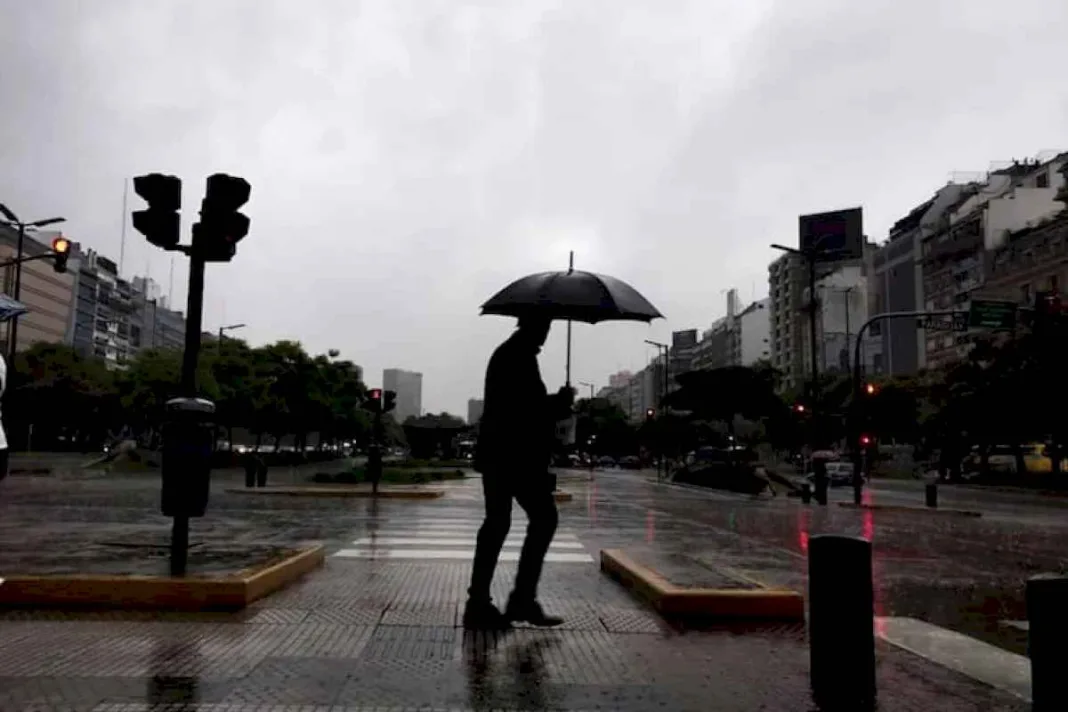 alerta-meteorologica-en-la-ciudad-y-trece-provincias-por-fuertes-tormentas,-lluvia-y-viento