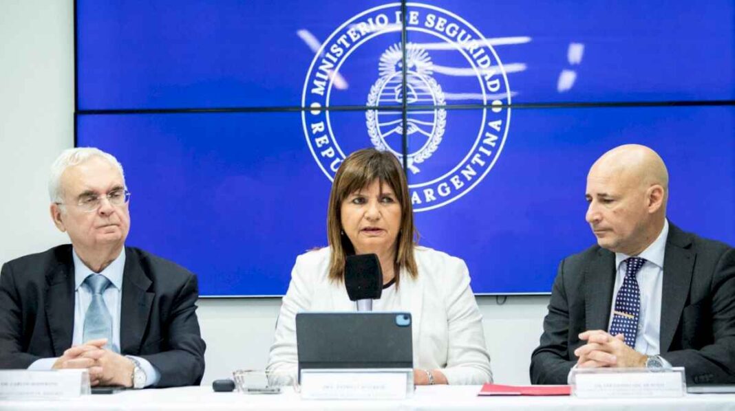 patricia-bullrich-presento-un-nuevo-reglamento-para-el-uso-de-armas-en-las-fuerzas-federales