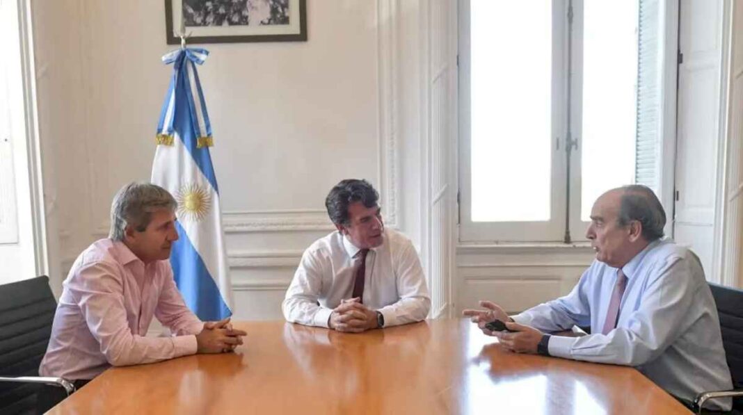 el-gobierno-continua-las-negociaciones-por-el-dnu-y-la-ley-omnibus:-de-la-reunion-con-pichetto-al-pacto-fiscal