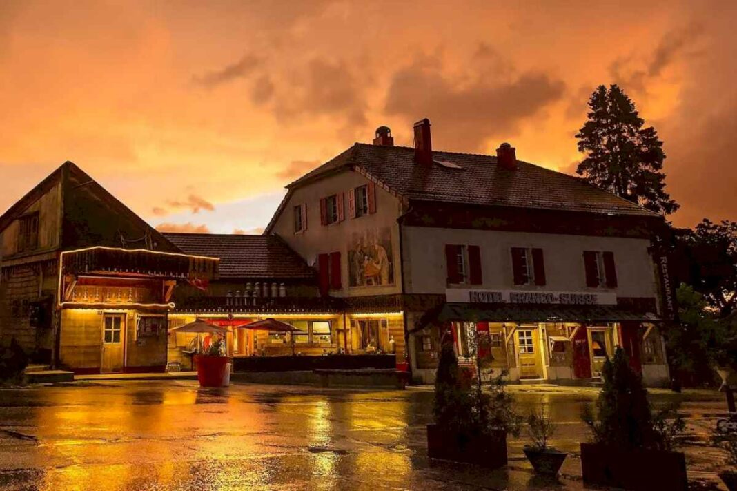 lobby-en-suiza-y-restaurante-en-francia:-la-historia-del-unico-hotel-binacional-que-fue-clave-durante-la-segunda-guerra-mundial