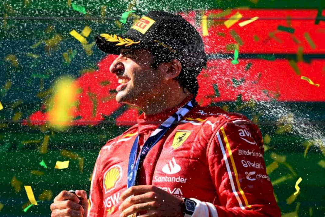 gran-premio-de-australia:-carlos-sainz-se-corono-en-una-accidentada-carrera-en-la-que-max-verstappen-y-lewis-hamilton-tuvieron-que-retirarse