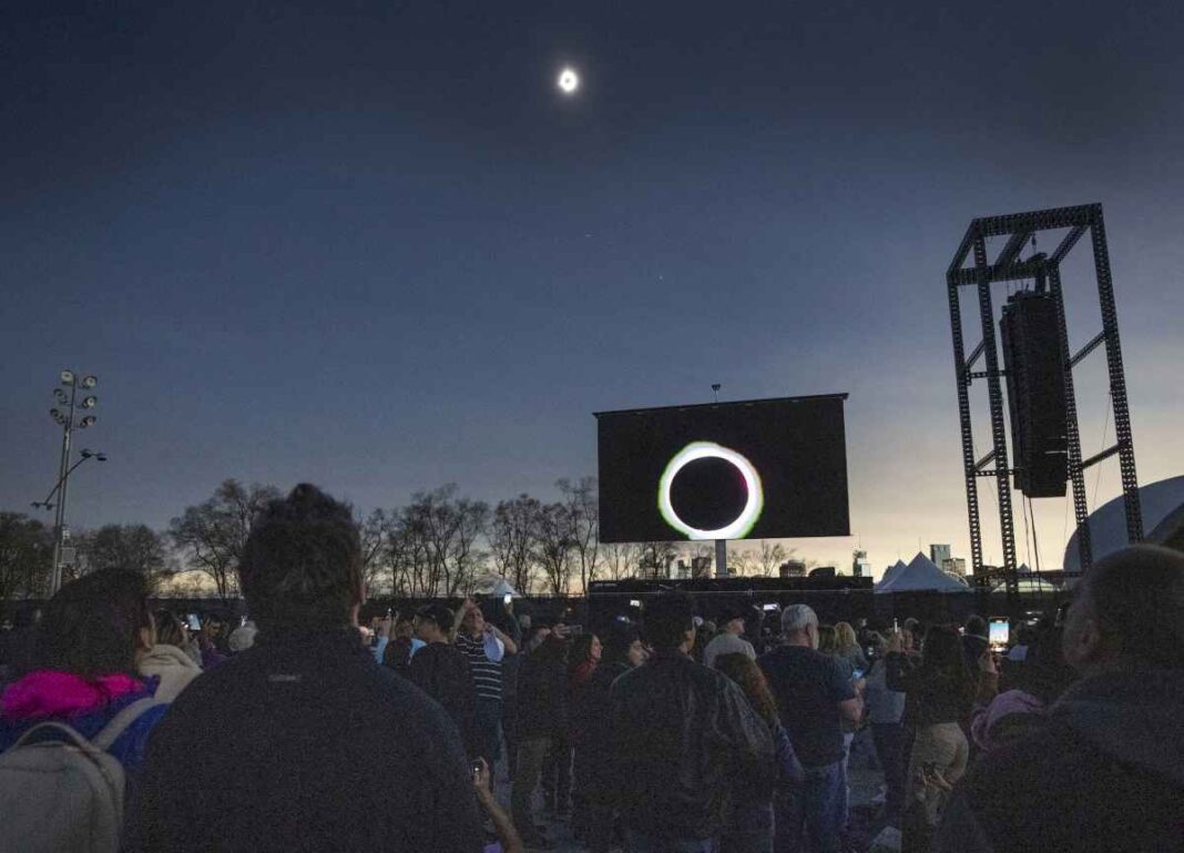 asi-se-vivio-el-eclipse-solar-en-mexico,-eeuu.-y-canada:-las-mejores-fotos-y-videos-de-los-usuarios