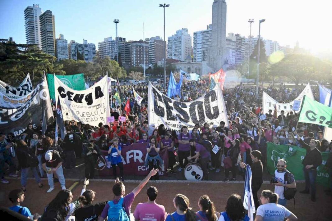 marcha-universitaria-en-rosario:-a-que-hora-es-y-donde-son-los-puntos-de-encuentro