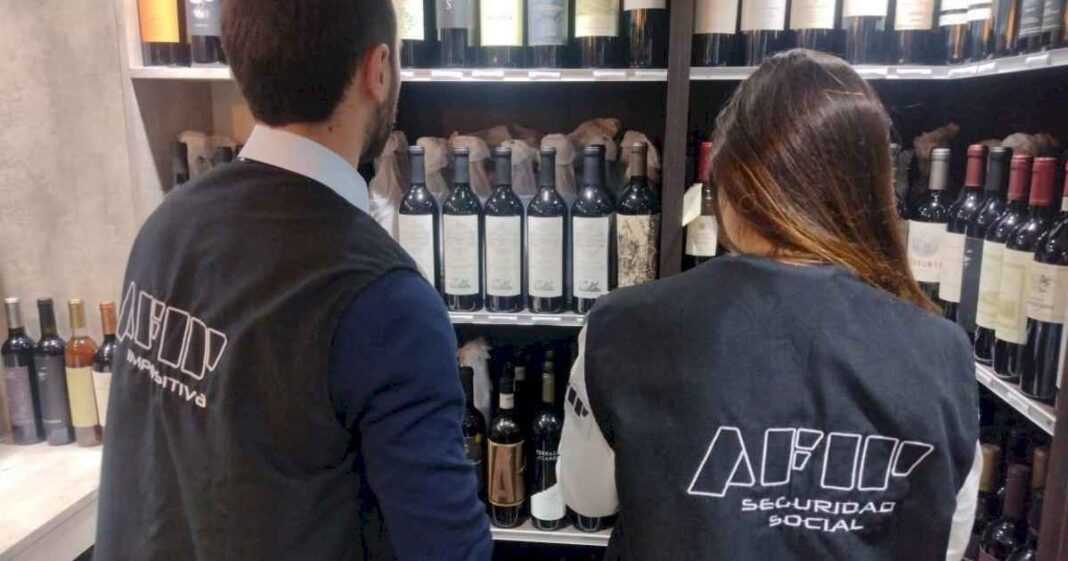 megaoperativo-en-bodegas:-secuestraron-vino-irregular-por-mas-de-5.200-millones-de-pesos-en-mendoza