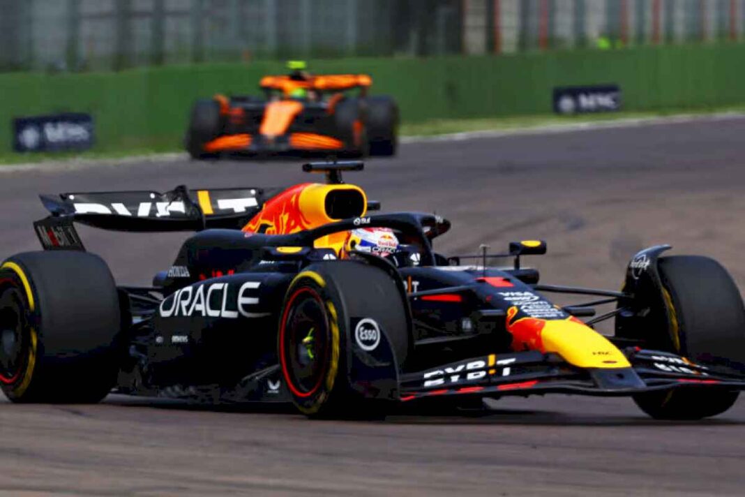 formula-1:-verstappen-se-impuso-en-imola-en-un-apretdo-final-frente-a-norris