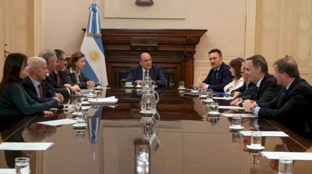 francos-encabezo-su-primera-reunion-de-gabinete-y-arranca-la-transicion-con-el-equipo-de-posse