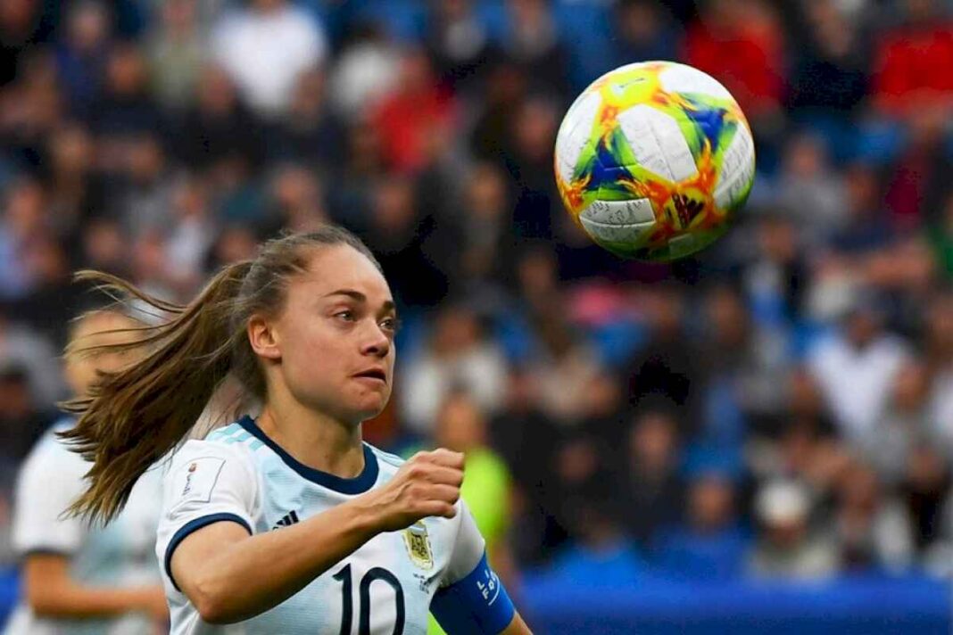 seleccion-femenina:-la-afa-desmitinio-los-dichos-de-estafania-banini