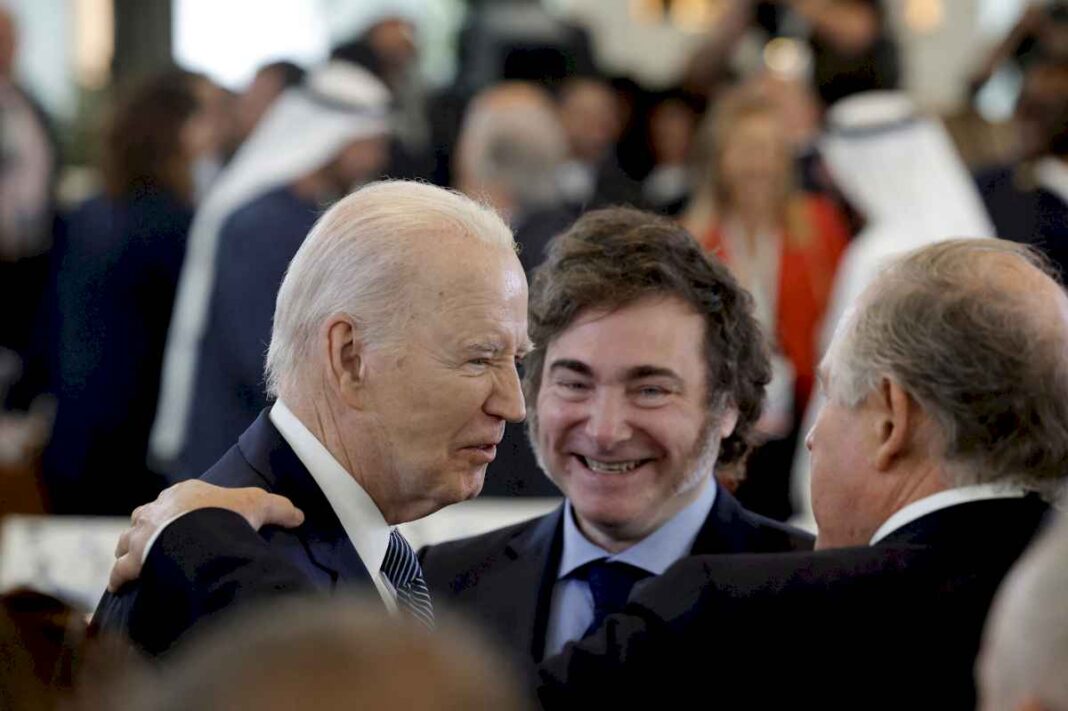 todas-las-fotos-del-primer-encuentro-entre-milei-y-biden-en-la-cumbre-de-los-principales-lideres-mundiales