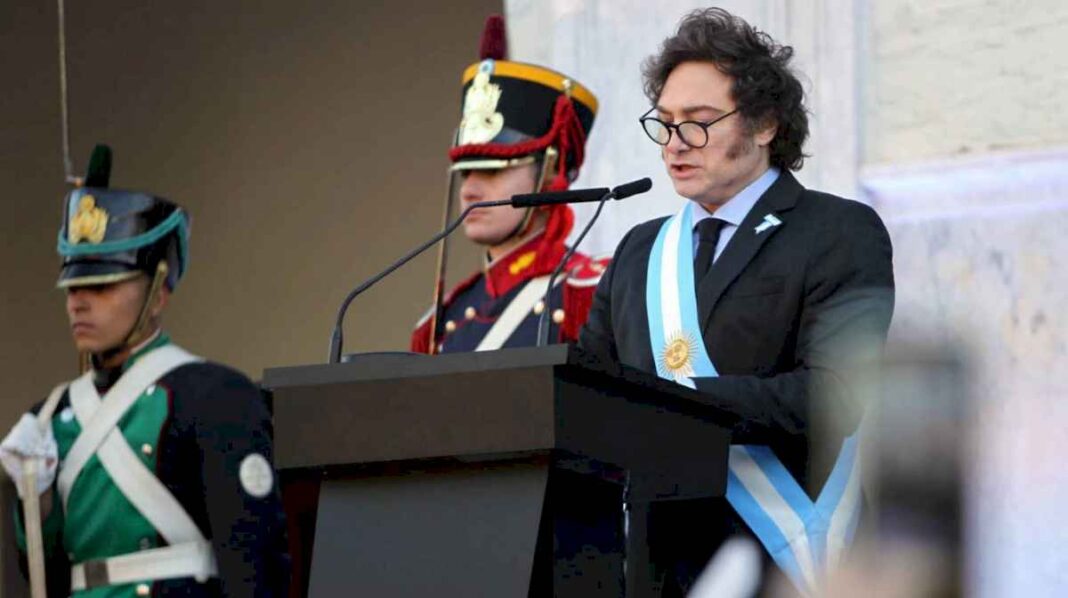 javier-milei-encabeza-el-acto-por-el-dia-de-la-bandera-en-rosario