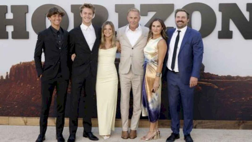 kevin-costner-fue-acompanado-por-sus-hijos-al-estreno-oficial-de-la-pelicula-horizon