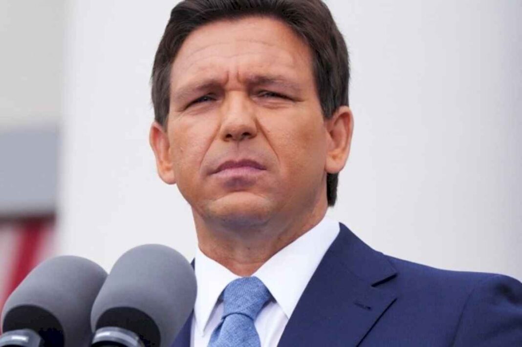 un-engano:-ron-desantis-enfrenta-una-nueva-demanda-por-el-traslado-de-inmigrantes