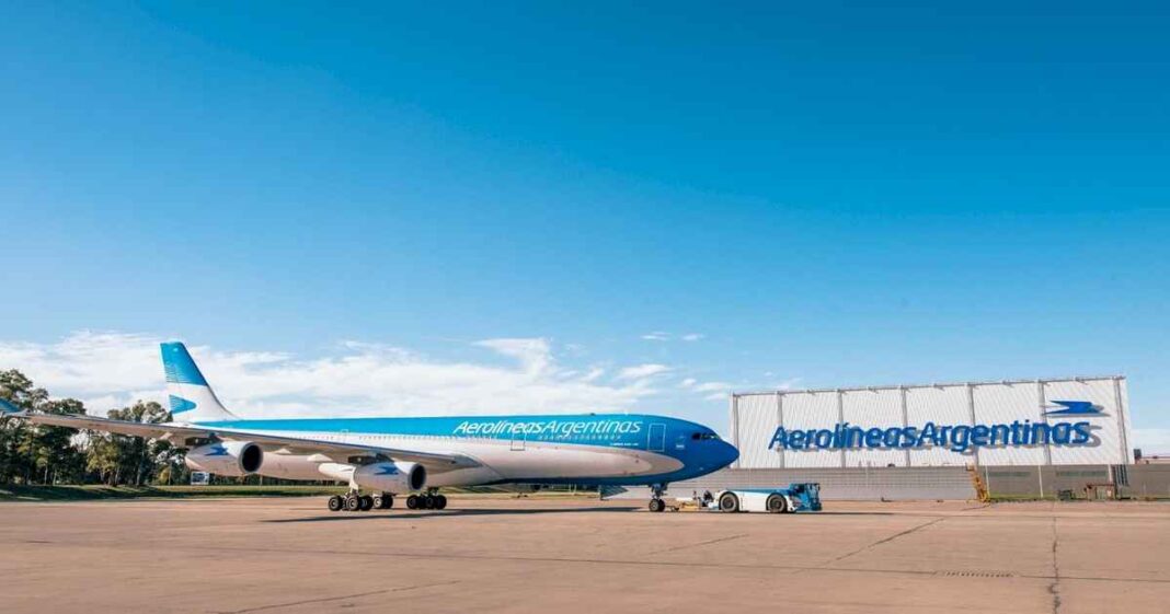 avanza-la-motosierra-en-aerolineas-argentinas:-lanzo-un-nuevo-programa-de-retiro-voluntario