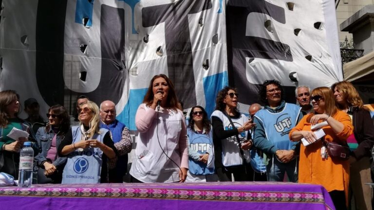 El paro docente se siente en escuelas y universidades de todo el país