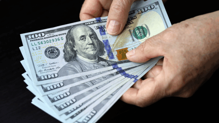 Olvidados por todos, menos por los coleccionistas: los billetes de dólar que valen una fortuna