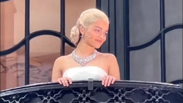 Rachel Zegler sorprendió a la gente cantando «No llores por mí, Argentina» desde un balcón