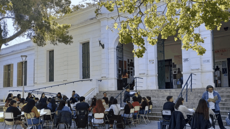 Docentes universitarios anunciaron nuevo paro docente: no tienen paritarias desde octubre