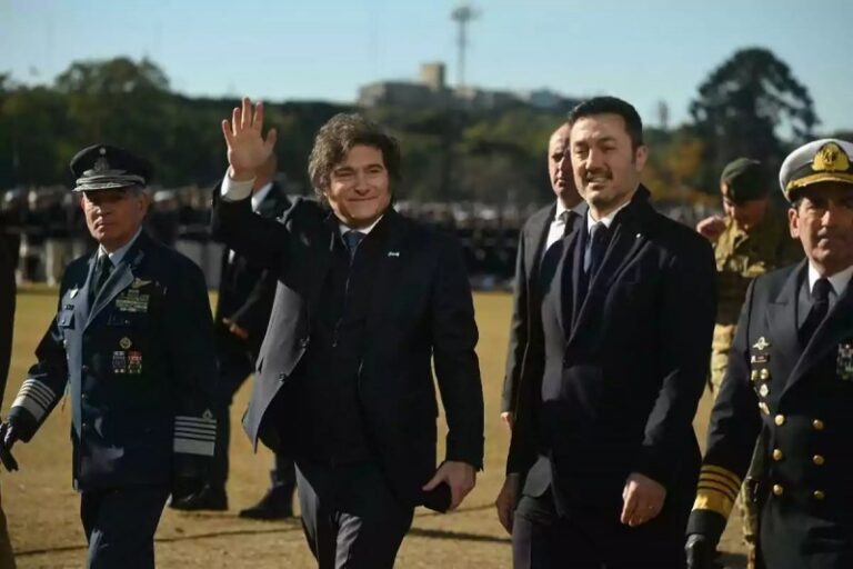 Día de la Bandera dividido: Milei elogio a las Fuerza Armadas y Villarruel estuvo en Rosario