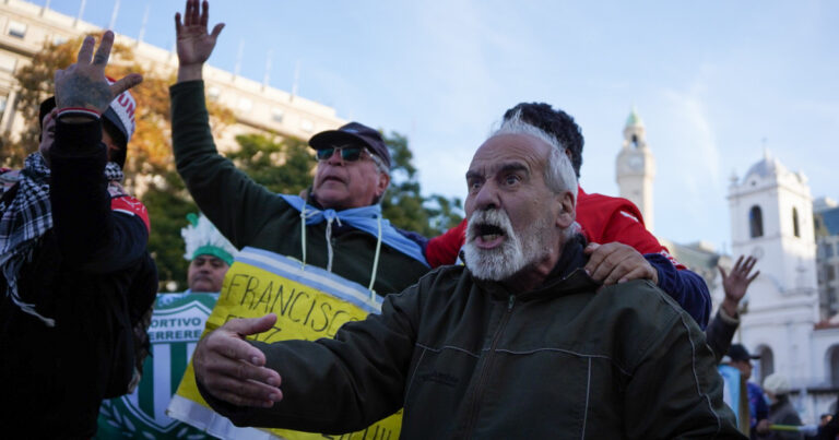 Por el bono congelado, las jubilaciones mínimas siguen perdiendo frente a la inflación
