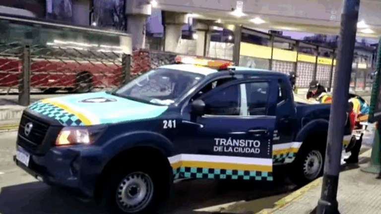 «Des-control» de alcoholemia en Palermo: el operativo terminó a las piñas y con tres demorados