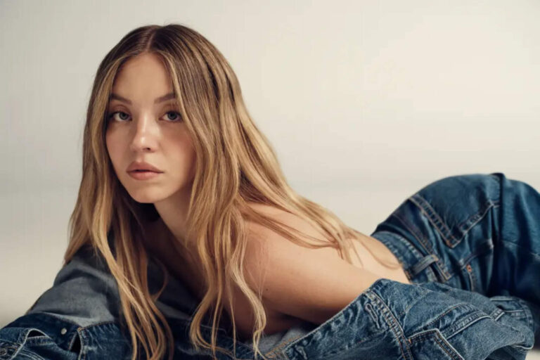 American Eagle lanzó una campaña anti ‘woke’ con Sydney Sweeney y sus acciones volaron