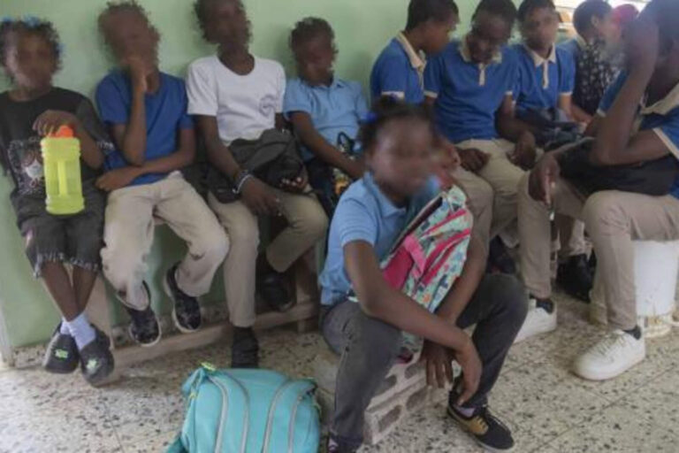 Escuelas públicas saturadas de haitianos ilegales