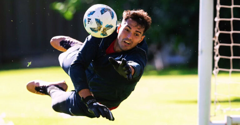 Mal debut: el arquero argentino que en Chile  critican por su estado físico