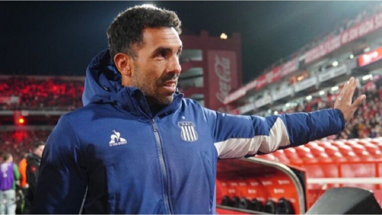 El recibimiento de la hinchada de Independiente para Carlos Tévez: «Gracias Carlitos»
