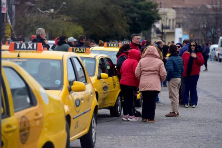 Córdoba: Taxistas protestan contra Uber e insisten a Passerini por regulación de apps