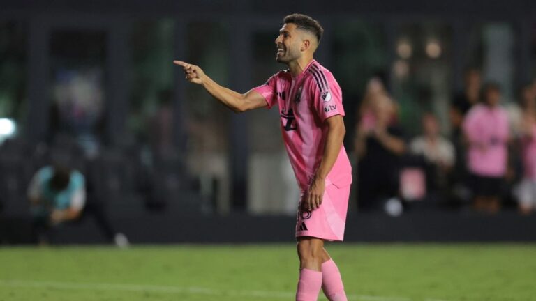 El picante cruce de Jordi Alba con un arquero argentino que se hizo viral