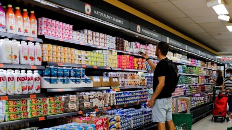 Los supermercados remarcan sus precios hasta un 9% por la suba del dólar
