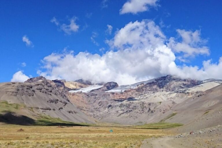 Alerta amarilla en Mendoza por aumento de actividad sísmica y térmica en tres volcanes