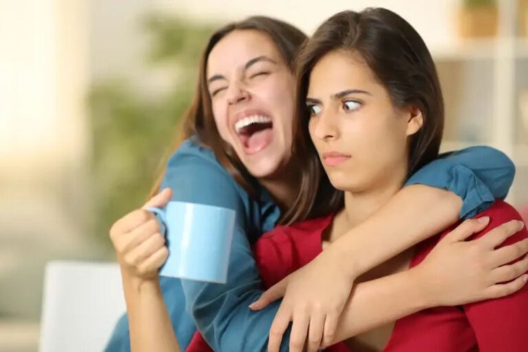 Por qué algunas personas rechazan las muestras de cariño, según la psicología