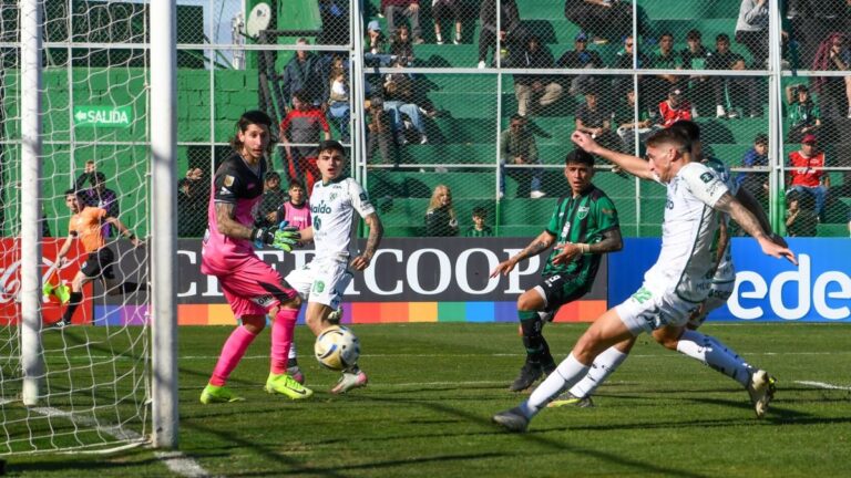 Sarmiento dio el golpe en San Juan y hundió a San Martín en la pelea por la permanencia