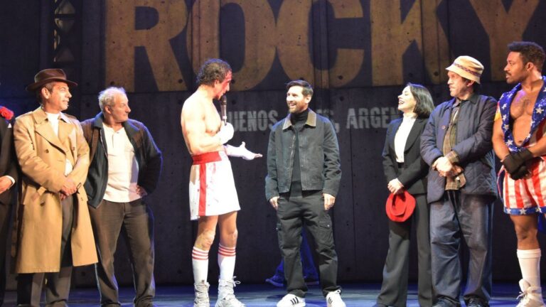 Lionel Messi fue a ver «Rocky», la obra de Nico Vázquez y el público enloqueció