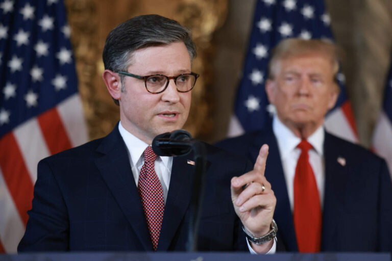 Mike Johnson reveló que Donald Trump fue un informante del FBI para atrapar a Epstein