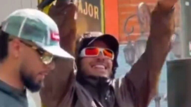 Furor por la sorpresiva presentación de Feid en Caminito