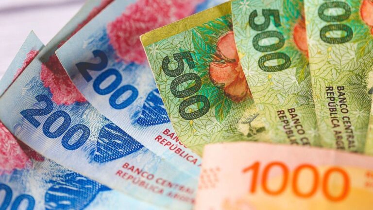 Los salarios registrados subieron 2,2% en julio y lograron superar a la inflación