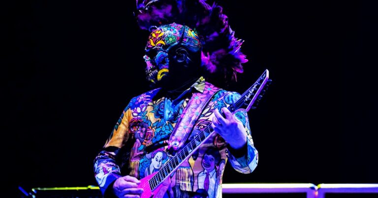 Limp Bizkit cerró el metalero festival Loserville, con un hit atrás de otro y sacudió a un multitud en Parque Sarmiento