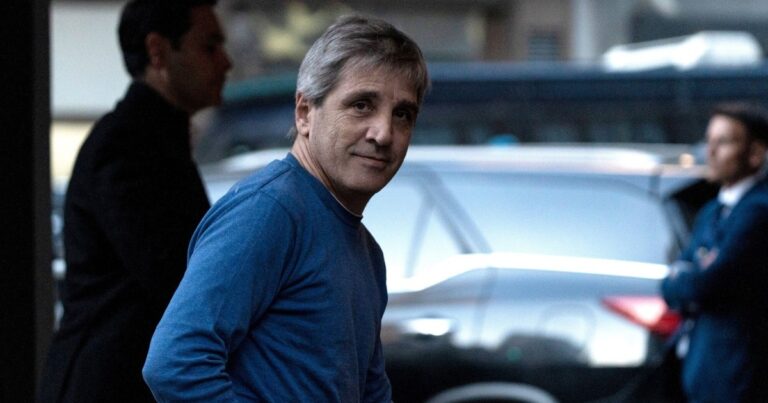 Partió la misión del Fondo y el Gobierno espera que los dólares del colchón vayan a los bancos o a comprar bonos y acciones