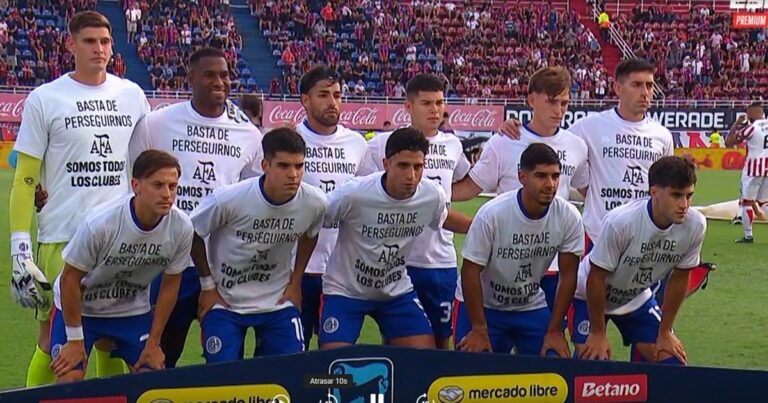San Lorenzo e Instituto salieron con la misma remera a favor de la AFA