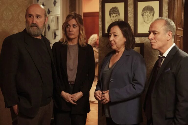 Cartel o escena de la película '53 domingos' con los actores protagonistas.