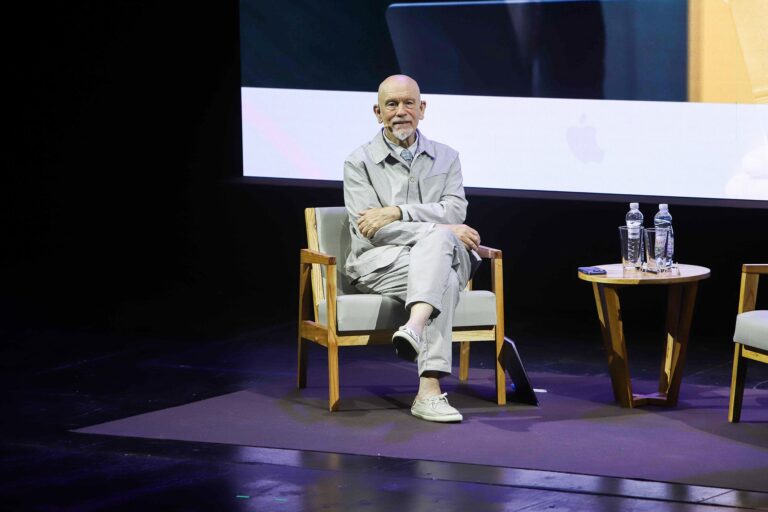 John Malkovich presenta obra de Bolaño y Piazzolla en Buenos Aires
