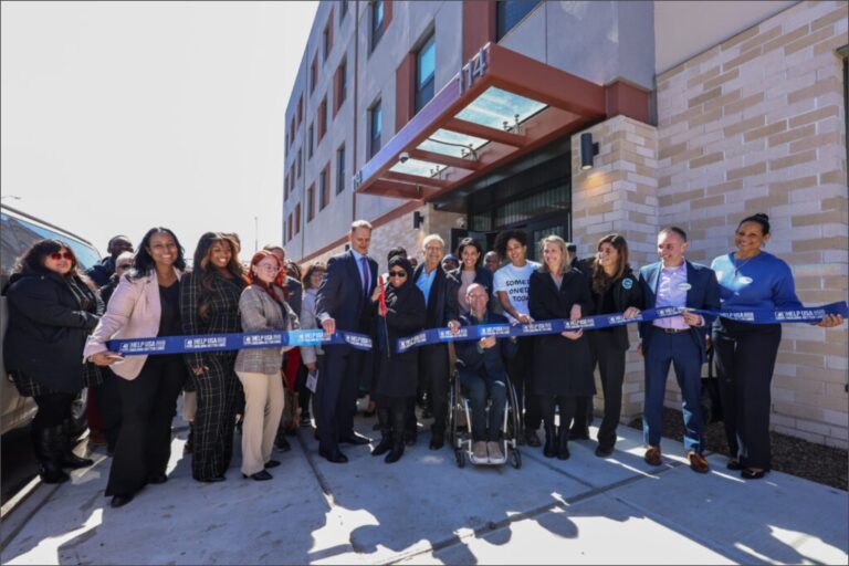 Nueva York inaugura su primer refugio 24/7 exclusivo para mujeres