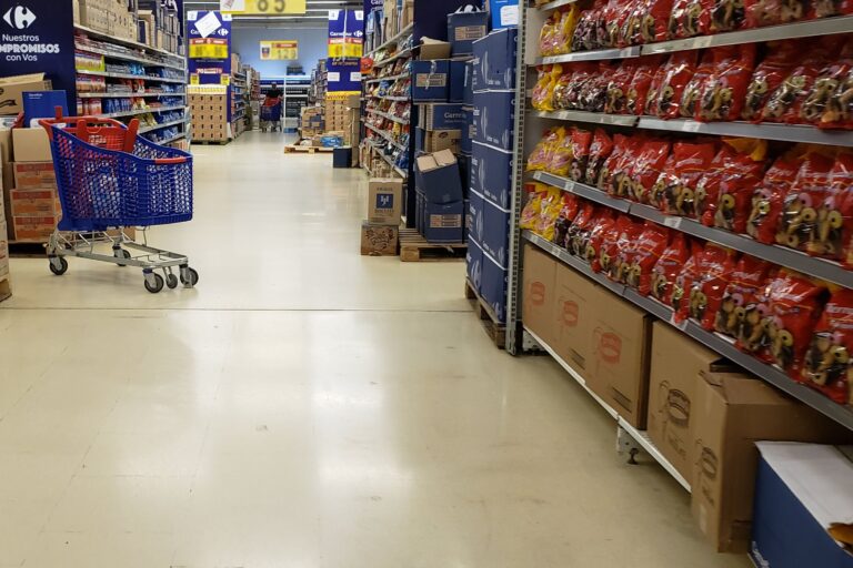 El consumo minorista cayó un 3,4% interanual en Argentina