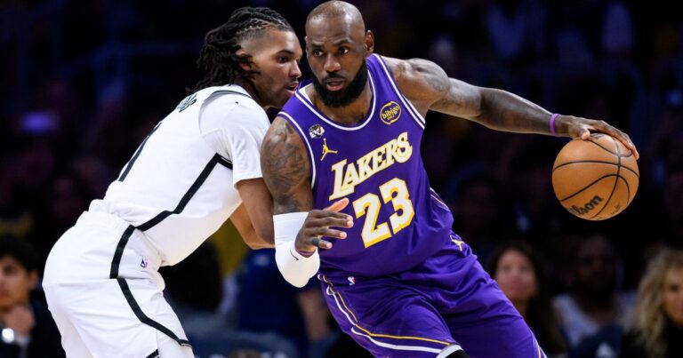 LeBron James hace historia al asistir a su hijo Bronny en la NBA